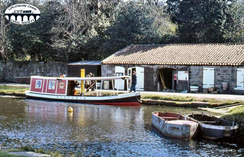 214 LUCS A0178 Boats in basin 19/4/81