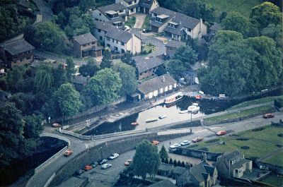 214 LUCS V5001 Aerial view of Linlithgow canal basin 1989