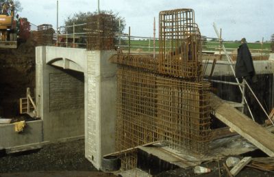 249 LUCS R0056 Bridge construction at Vellore Rd