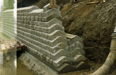 249 LUCS R0062 Concrete blockwork at Vellore Rd