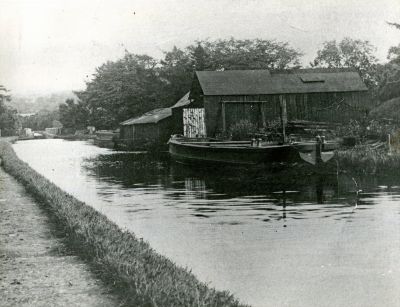 238 LUCS H0076 Mr Howieson's boatyard by Avon Aqueduct