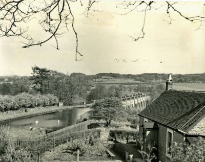 238 LUCS H5003 Avon Aqueduct from keeper's cottage