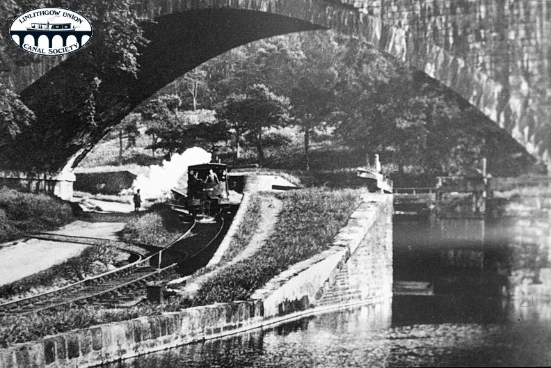 314 LUCS H0230 Union canal locks under railway viaduct